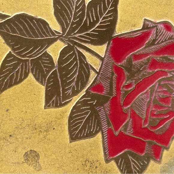 Vintage 1940 brass Red Rose Decorative Box Princess makeup mirror Case 🥰 - Picture 3 of 8